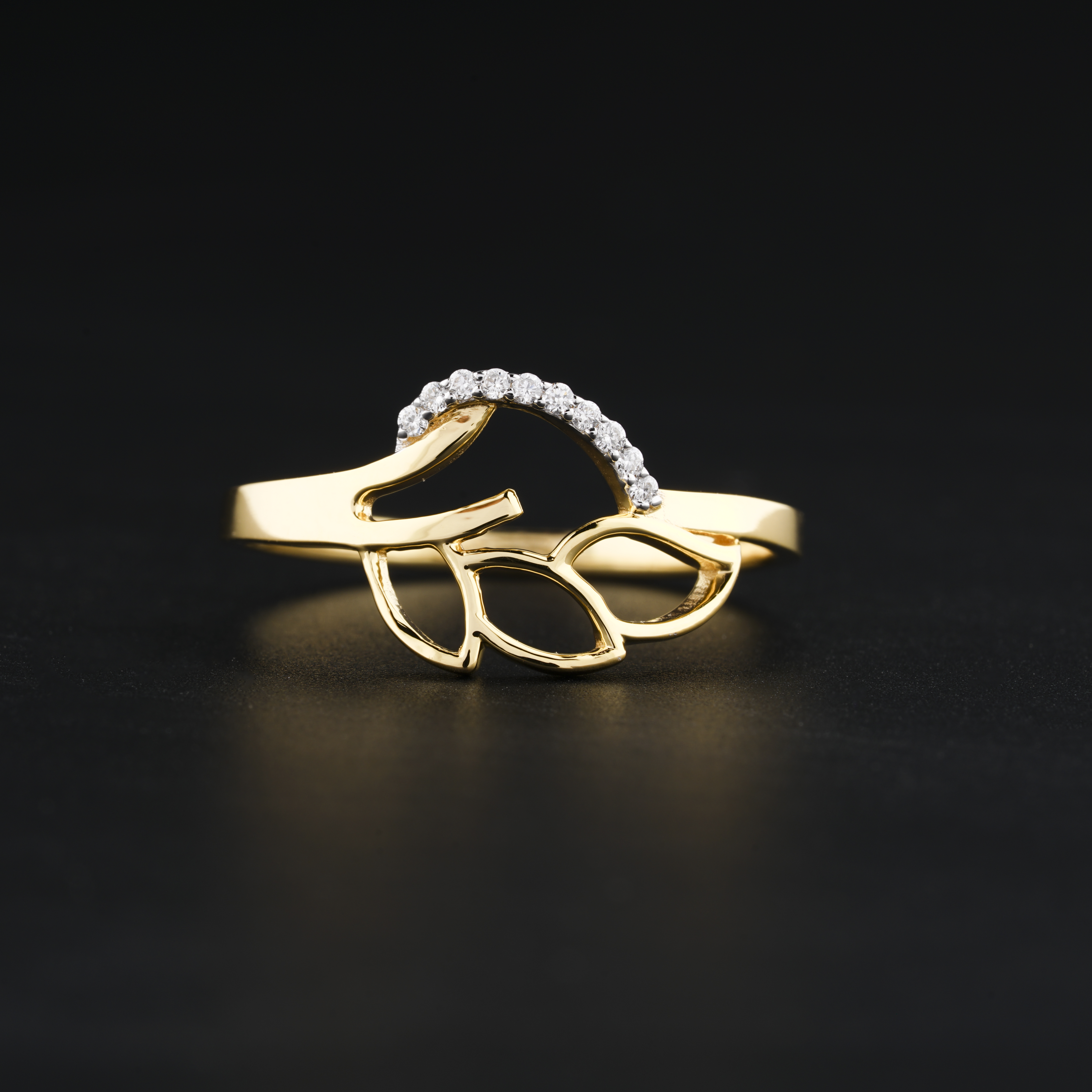 Yellow Gold Diamond Leaf Ring